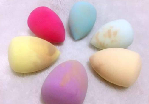 美妆蛋吃粉严重怎么办 ​美妆蛋怎么用不吃粉(图2)