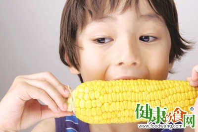 玉米的吃法：啃玉米时应小口慢啃