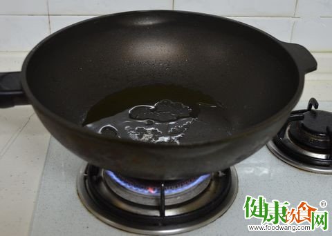 “热锅凉油 急火快炒”是最好的炒菜方法
